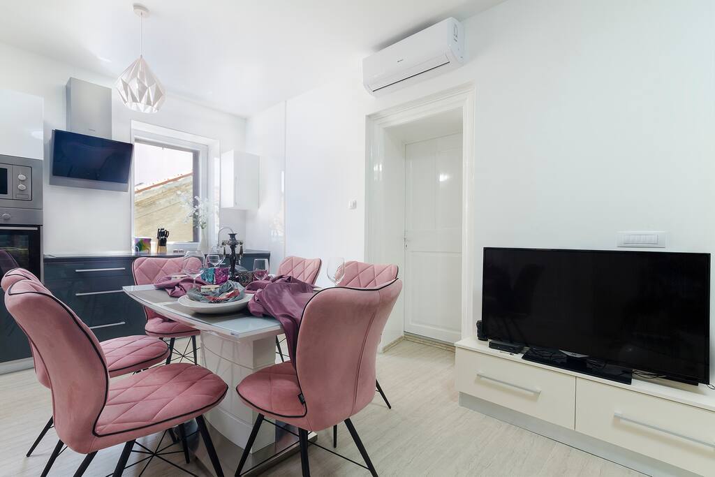Living / dining room and kitchen - airconditioned