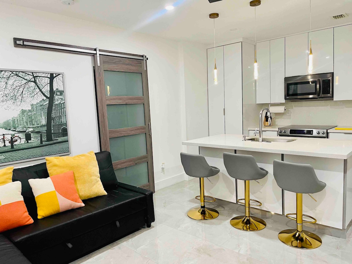 Coconut Grove House — view 2