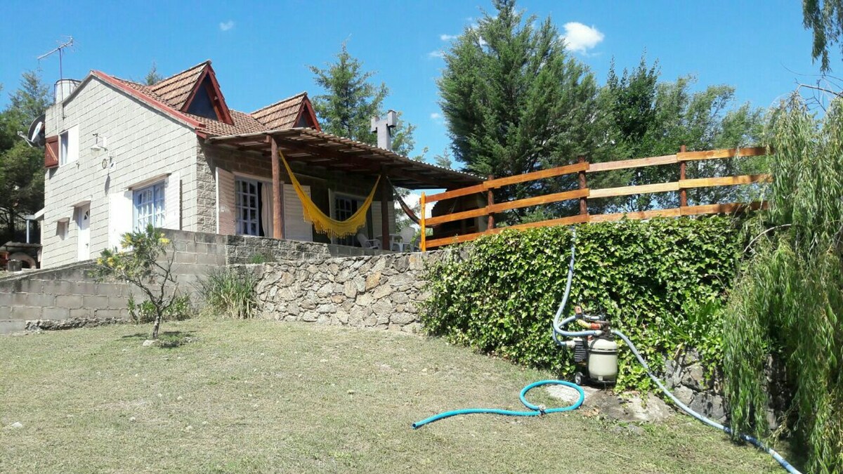 Top Airbnb: Country house with a pool in the Los Molinos dam area à Potrero De Garay