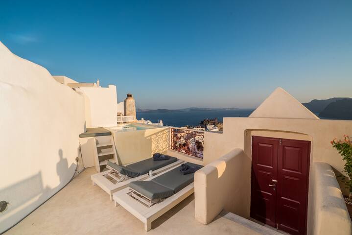 Sunset villa in Oia gallery image 4