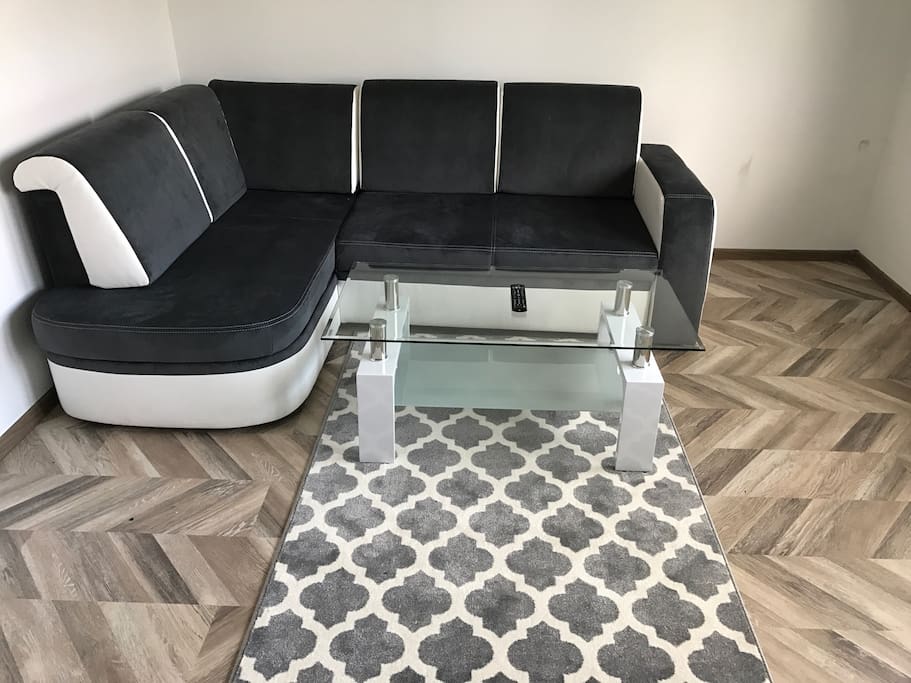 Wohnzimmer und Couch