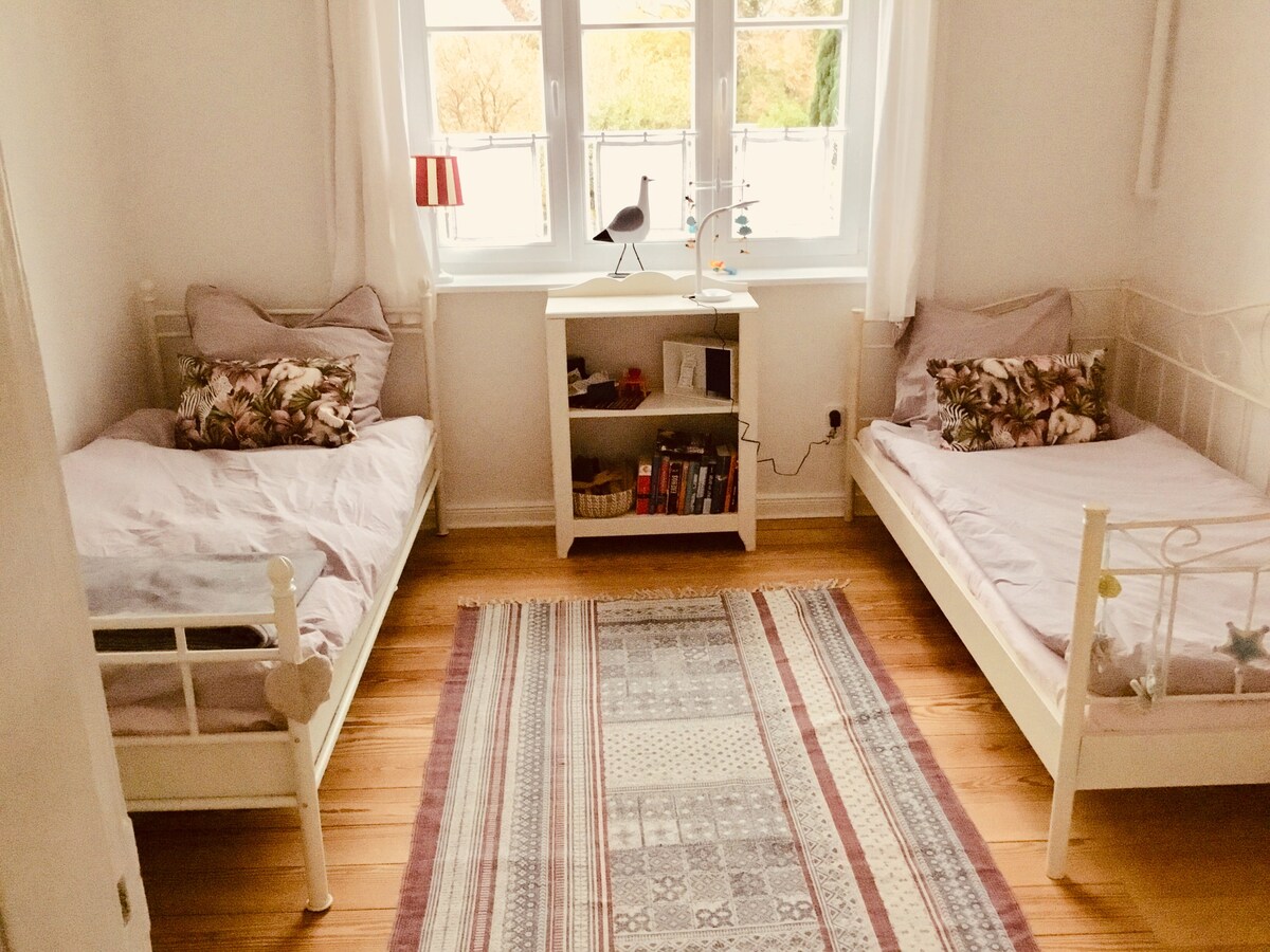 Spavaća soba s 2 jednostruka kreveta