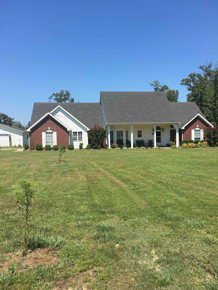 2 bed rooms office nice place to relax by the pool Houses for Rent in