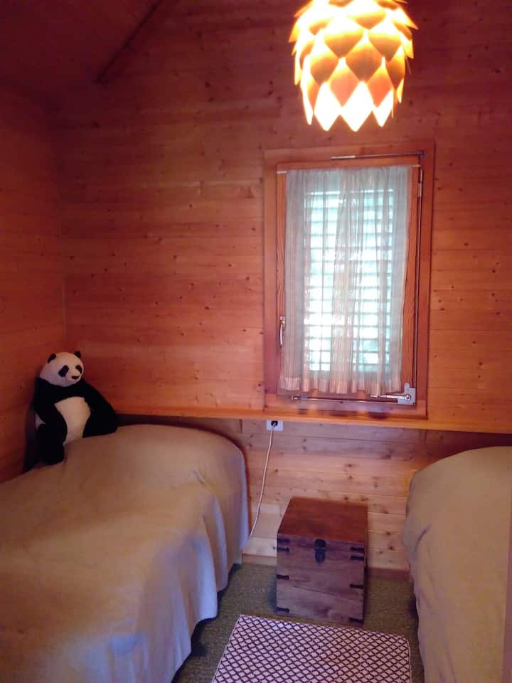 Dormitorio para padres con dos camas /habitación principal con dos camas