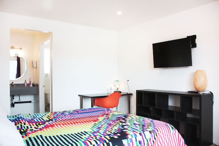 STUDIO 29 ~ 5 min to MetroRail & Wiltern KOREATOWN