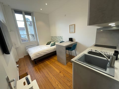 The cozy little of Lyon: Beautiful location and quiet