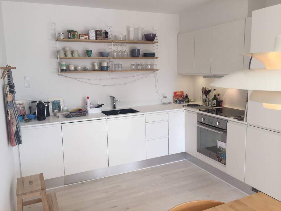 Kitchen with Nespresso coffe machine and dishwasher