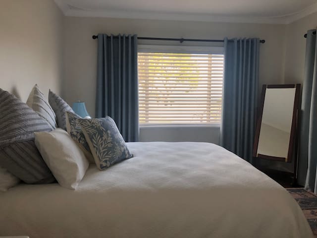 Family Cottage by the Estuary