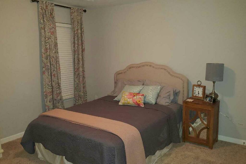 bedroom 2 with queen