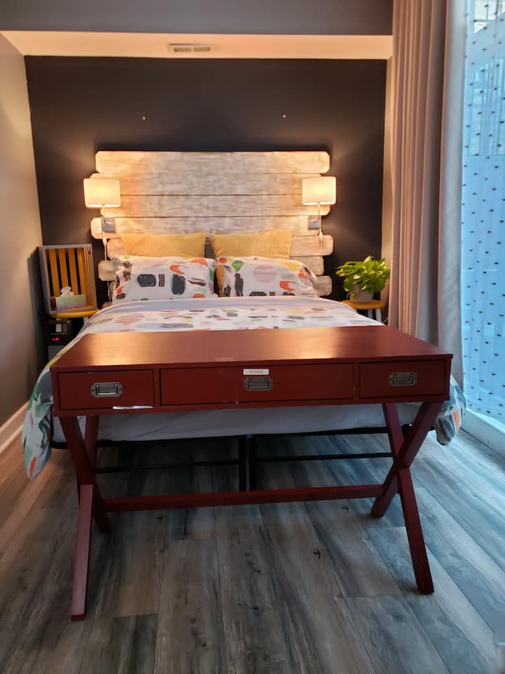 Ოთახი 101, ქვედა დონის/ ბაღის ერთეული. 