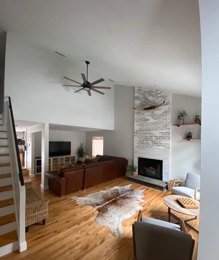 Rustic Farm Style Lake House - Connecticut