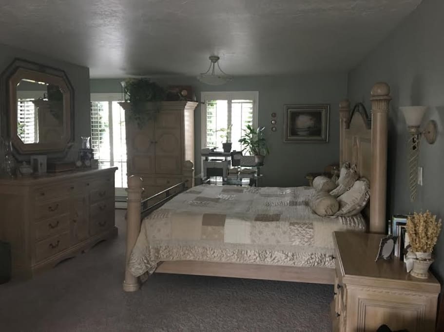 Large King Bedroom