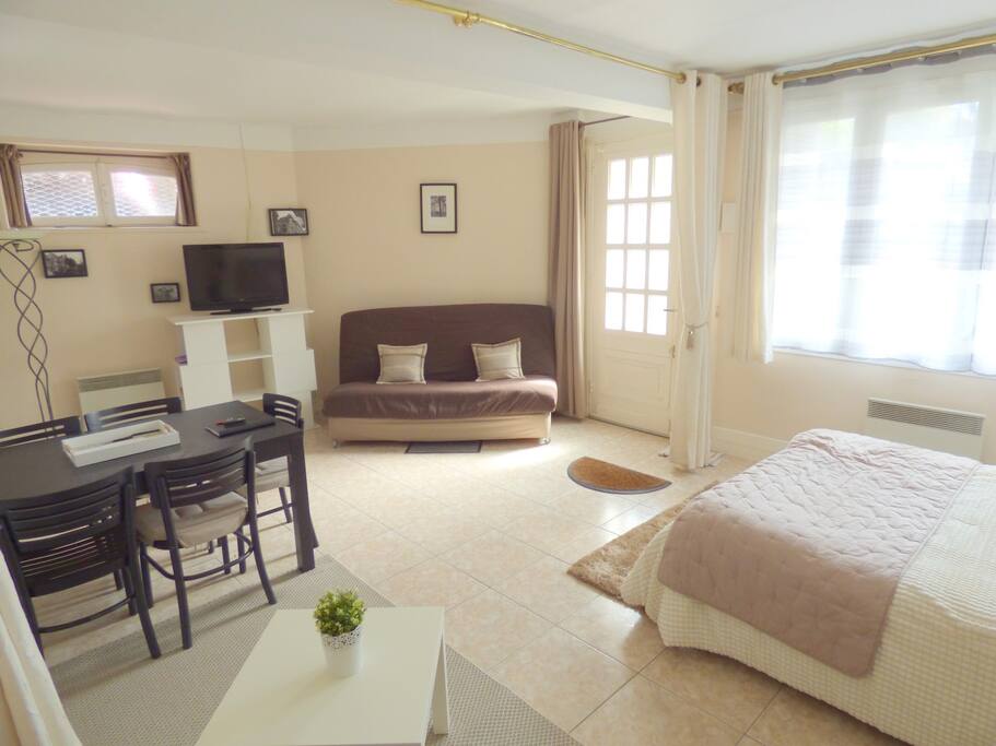 Appartement lumineux, vue sur l'entrée