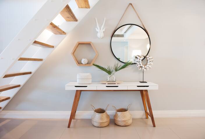 211 Eden on the Bay: Stylish Sea Facing Apartment