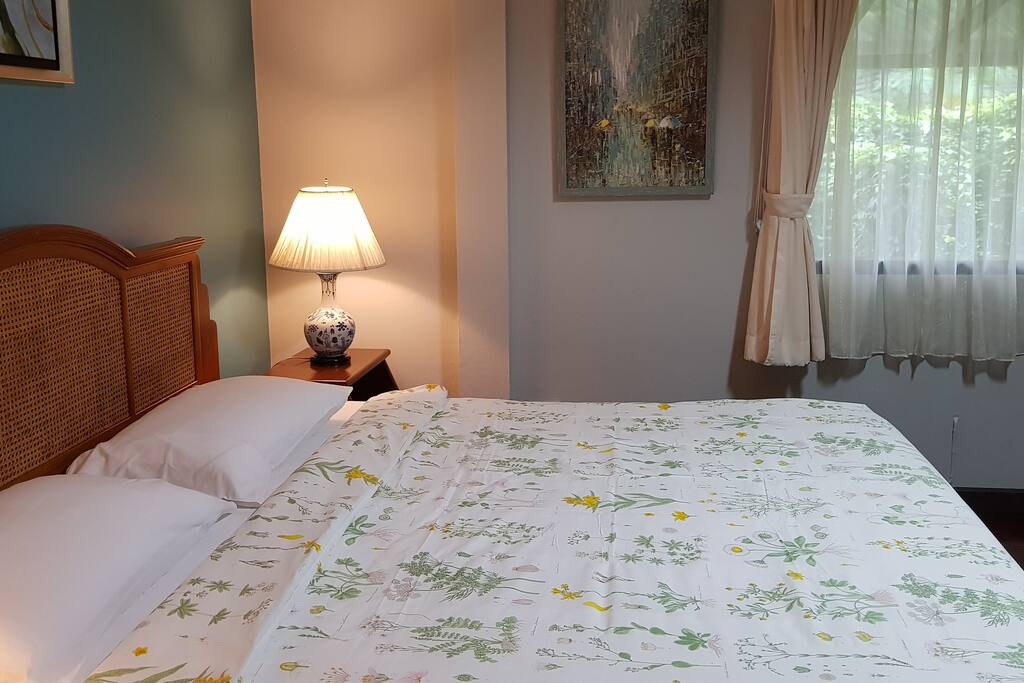 King size bed