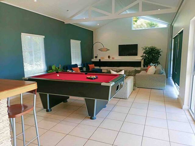 Sunny Spacious Constantia House. gallery image 5