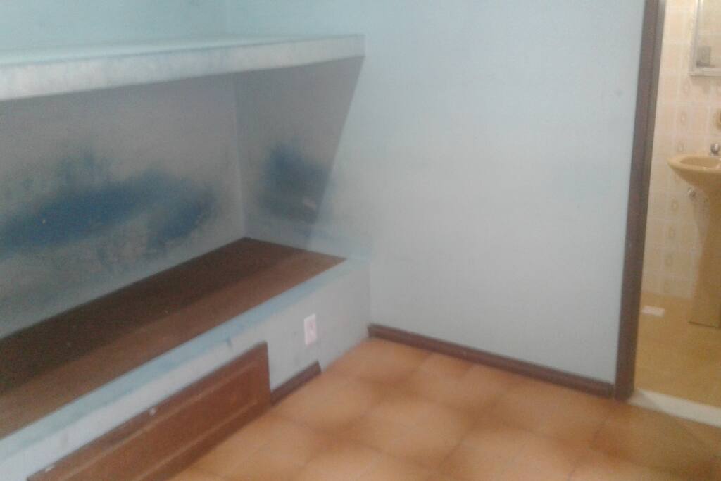 Dois quartos com com beliches e suíte andar superior
