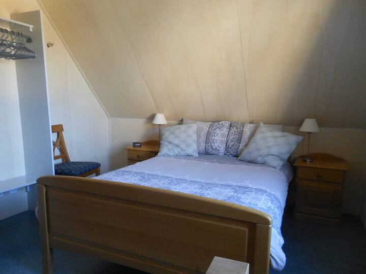 Etage
Slaapkamer 1
1.40 x 2.00 m