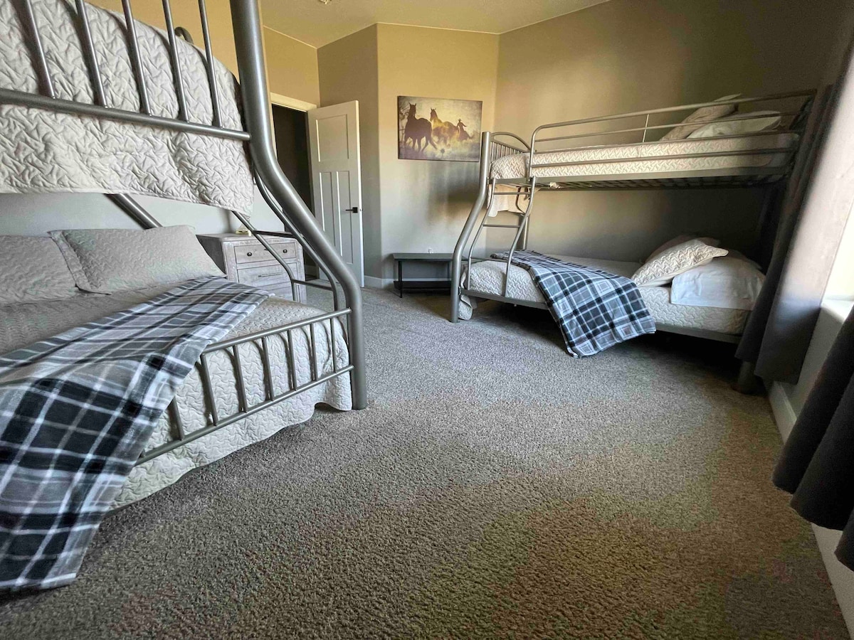 เตียงสองชั้นแสนสบาย 2 หลัง 