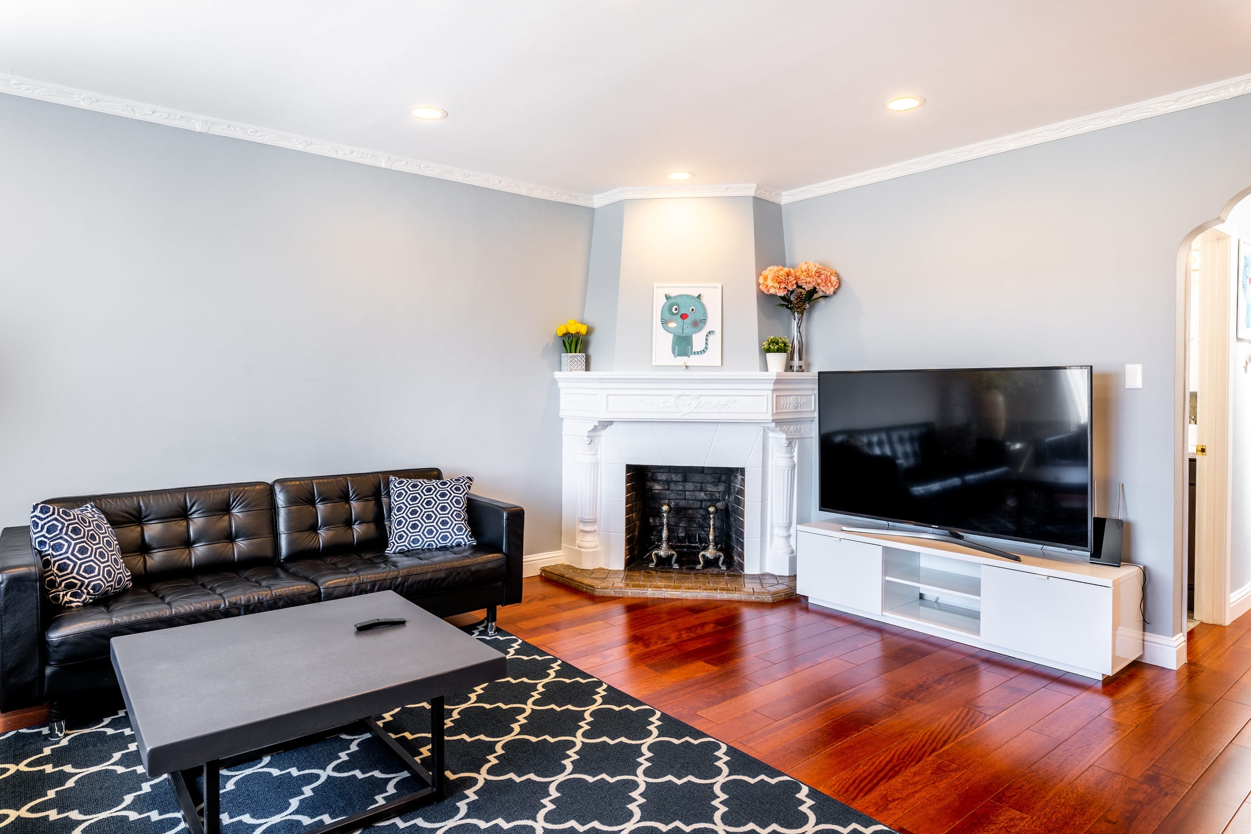 Home in San Francisco · ★4.98 · 4 bedrooms · 5 beds · 2 baths - Image 3