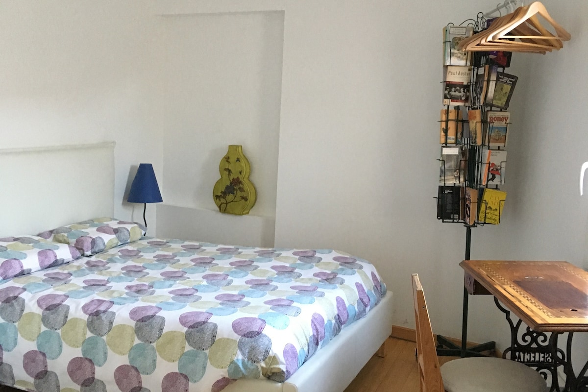 Chumba cha kulala chenye mwangaza wa kutosha 