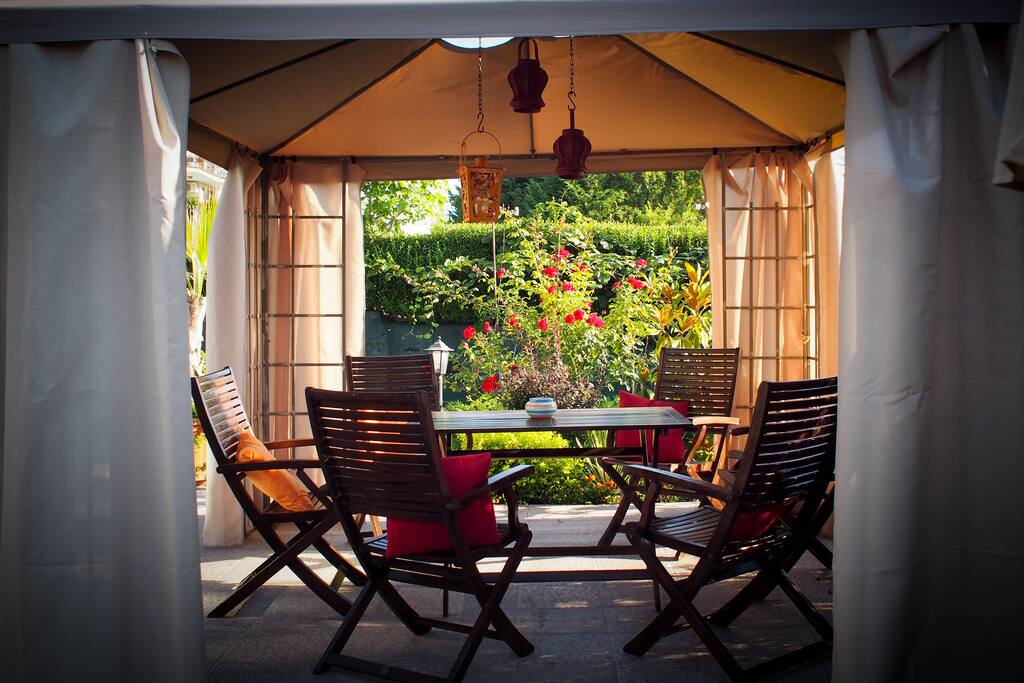 Shaded Garden Tent With Table & Chairs