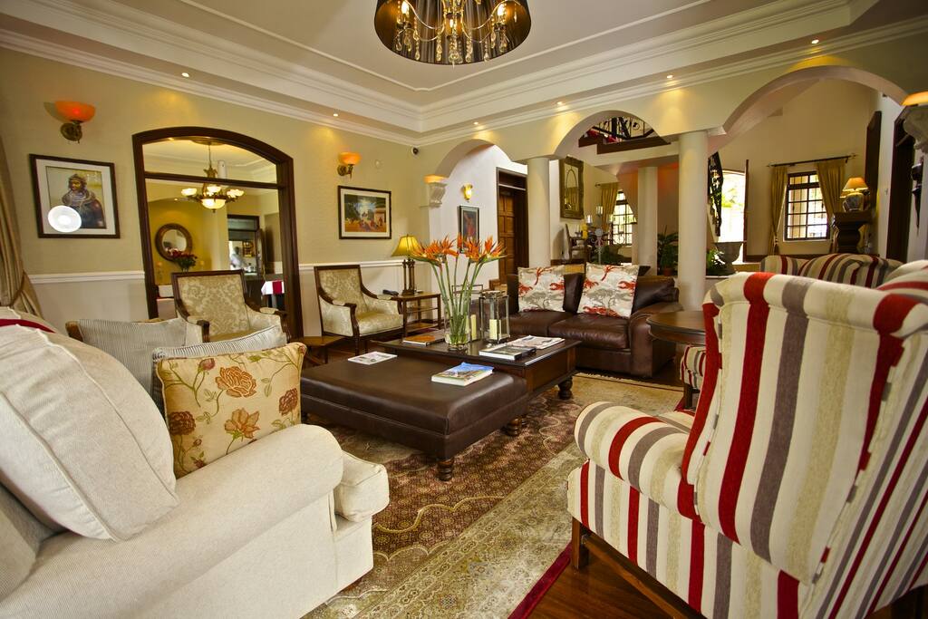 THE LOUNGE
