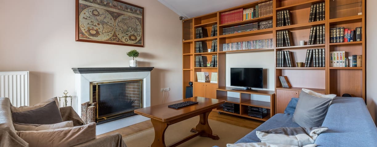 Cozy Apartment in the Suburbs