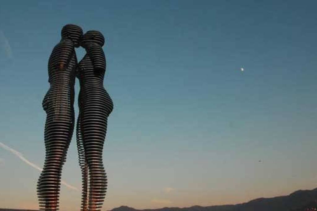 famous sculpture "Ali and Nino"