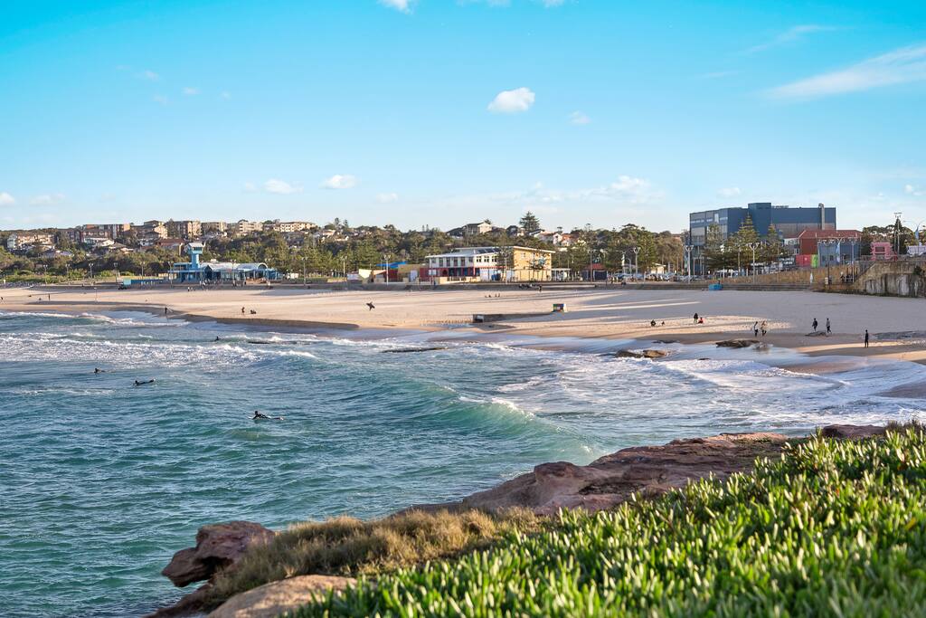 5-minute walk to sand and surf!