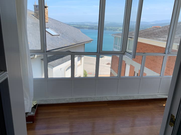 Galería con vistas a la Ría.
