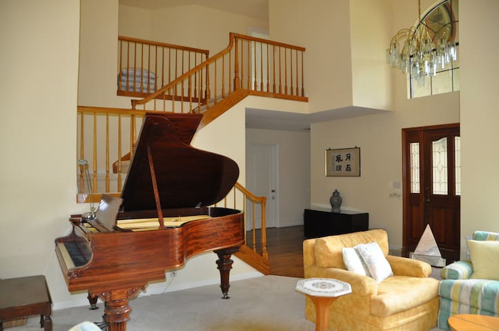 Palo Alto: Beautiful Executive 4BR