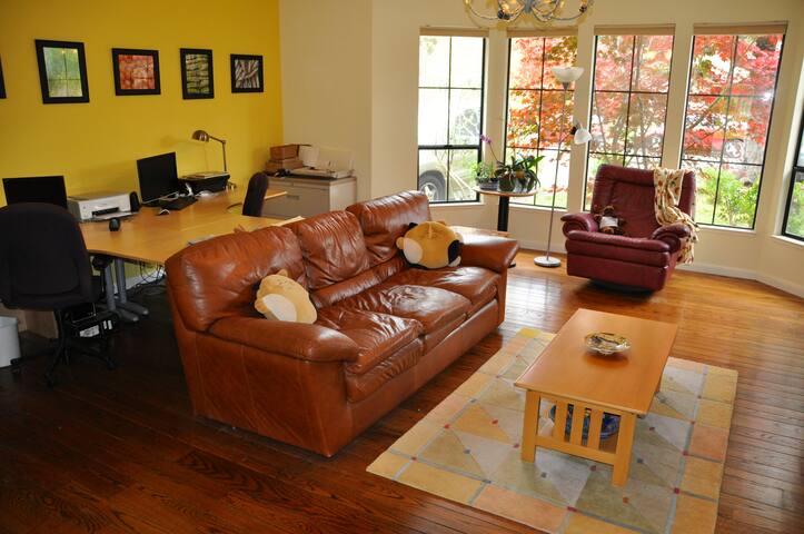 Palo Alto: Beautiful Executive 4BR gallery image 5