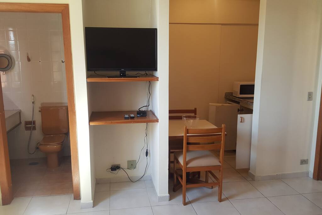 TV em frente a cama