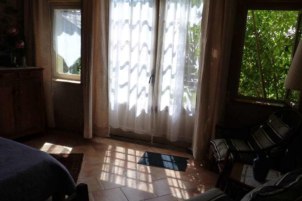 Intérieur éclairé par le soleil de l'Ouest