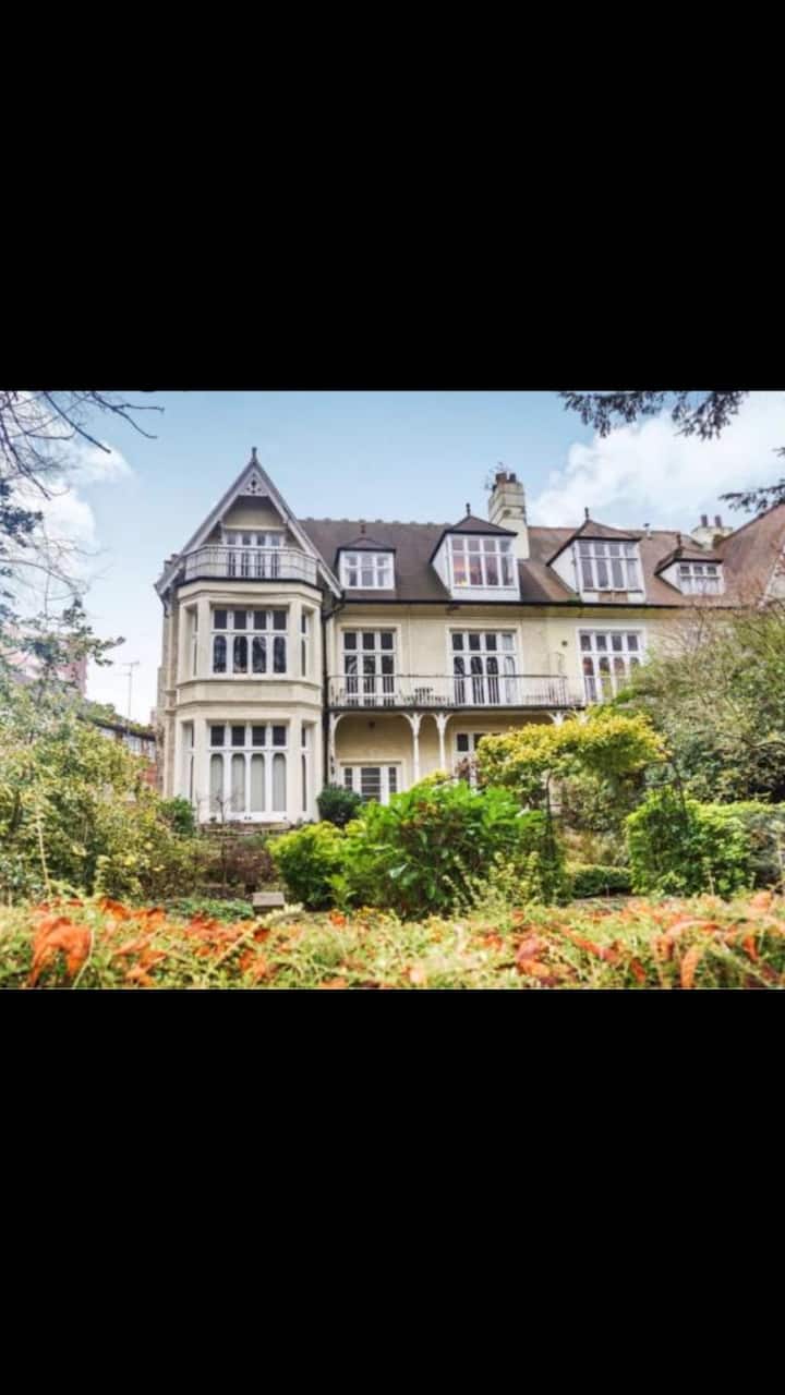 10 Best Airbnb Vacation Rentals In Wolverhampton, UK Updated 2024