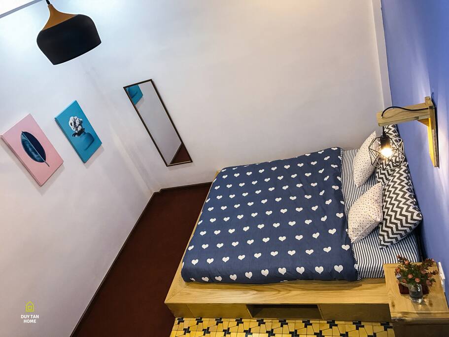 King bed with external bathroom