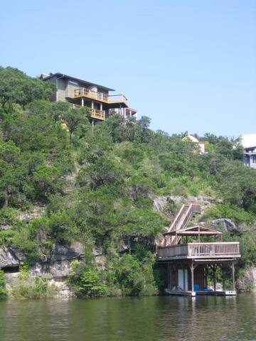 Luxery Lakefront House w/City Views gallery image 4