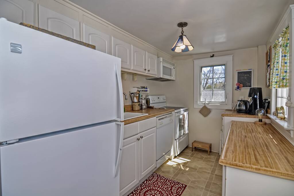 Meet Me On South Street-The galley kitchen is well-equipped.