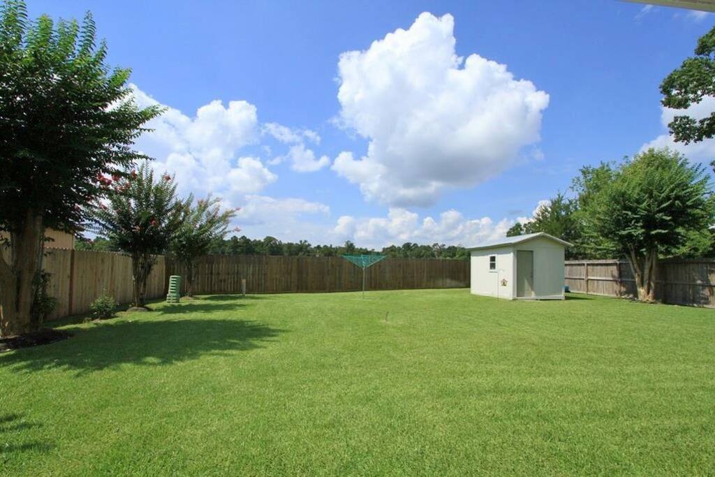 Very cozy home with a huge beautiful backyard. You'll wake up to enjoy beautiful scenery, a forest and sunrise.