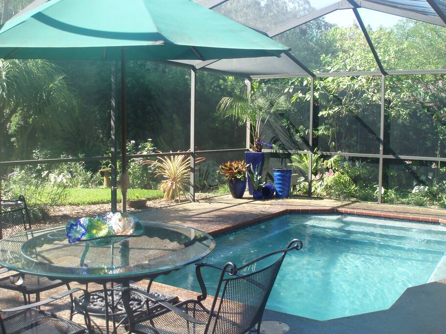 Lanai dining spot.