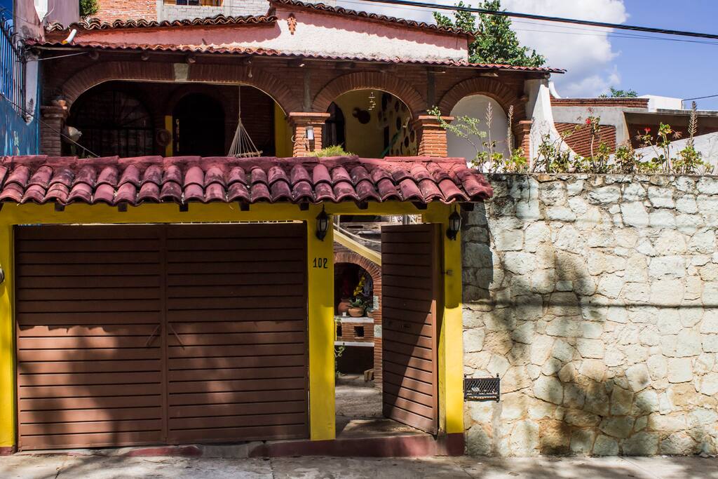 FACHADA PRINCIPAL DE LA CASA
