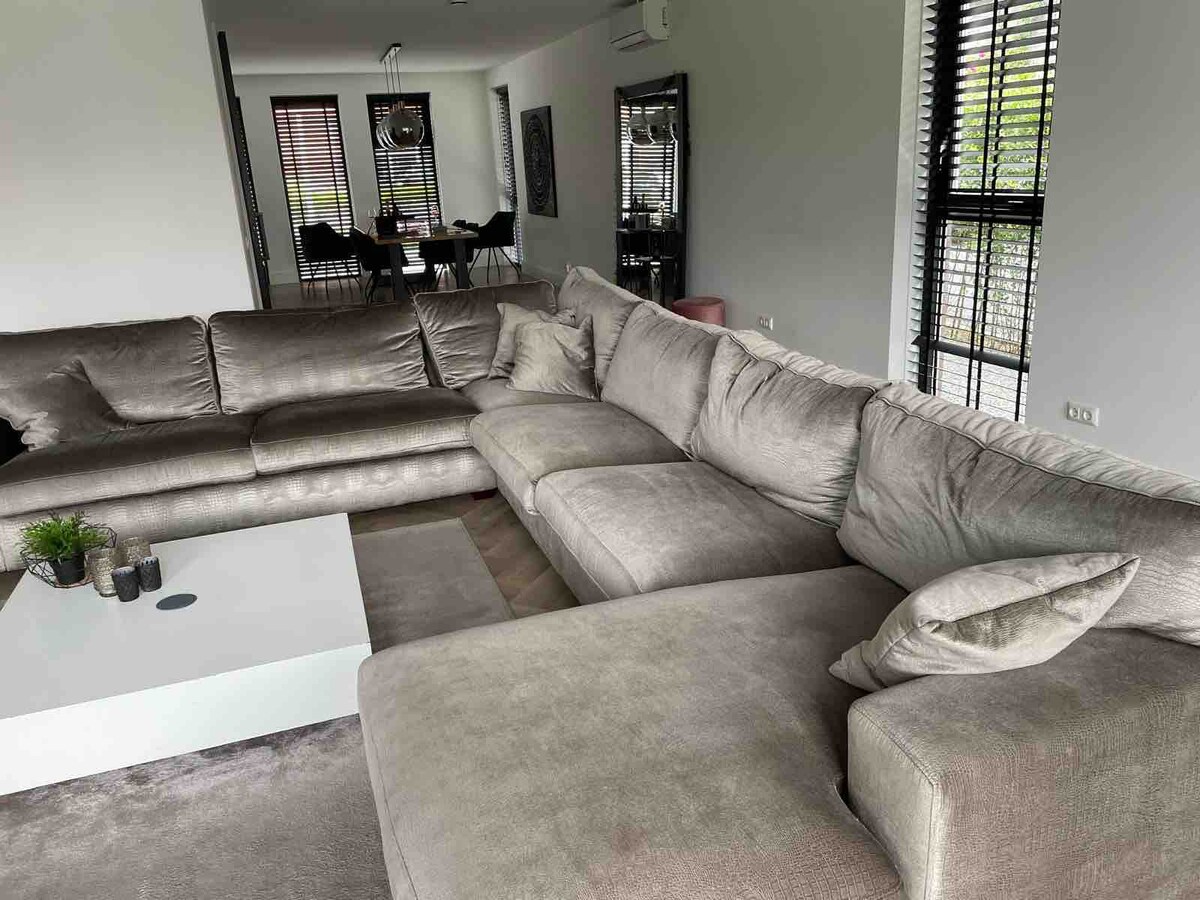 Successful Airbnb property: Detached house for rent in Den Helder