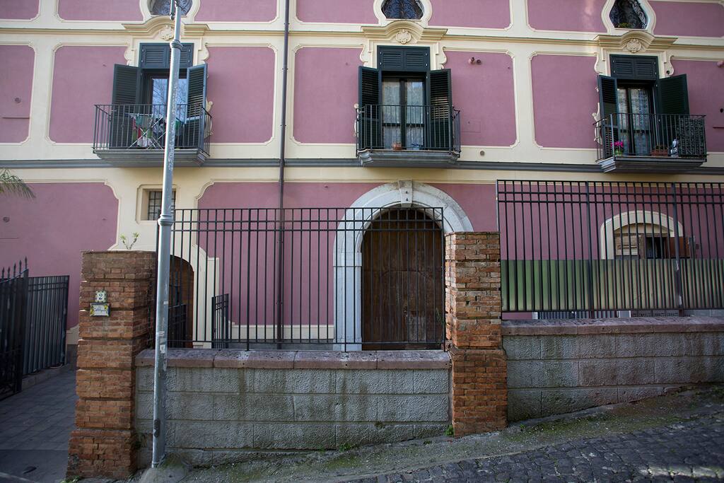 ingresso principale via g. pellegrino 2