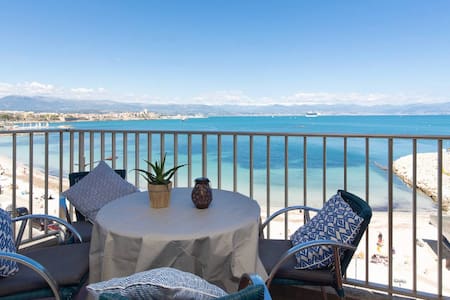 Sea front, panoramic terrace and parking