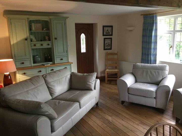 Old Gardener's Lodge Near Holmfirth - Holmfirth