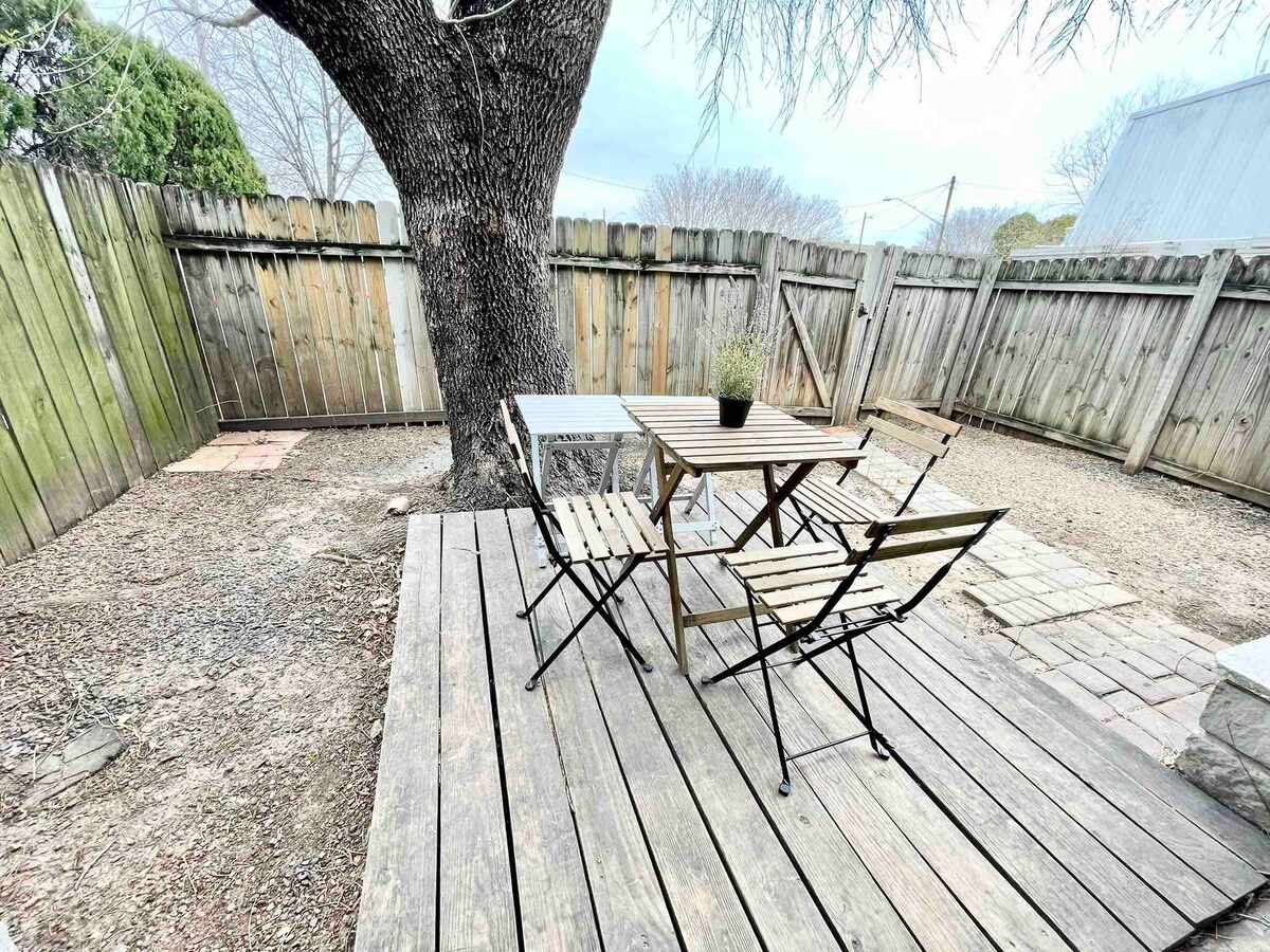 Central 2BR Retreat 5mi from Downtown Patio MC