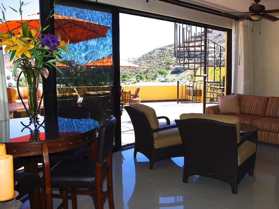 Woonruimte met lagere unit.