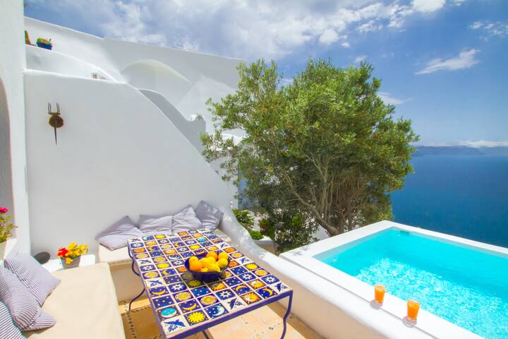 Grand 3 Bedroom Villa with Plunge Pool & Sea View gallery image 2