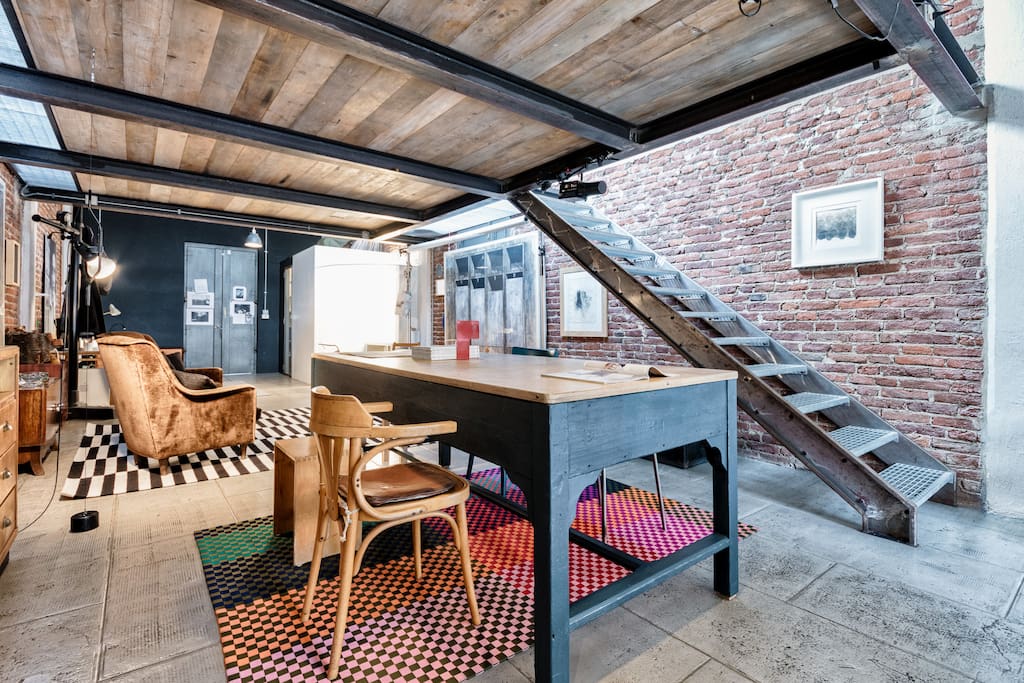 living area with drawing table
